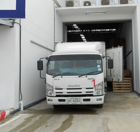 Transport truck